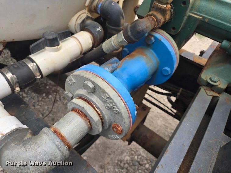 image for item EQ4065 1997 International 4700 vacuum truck