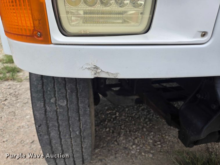 image for item EQ4065 1997 International 4700 vacuum truck