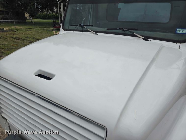 image for item EQ4065 1997 International 4700 vacuum truck