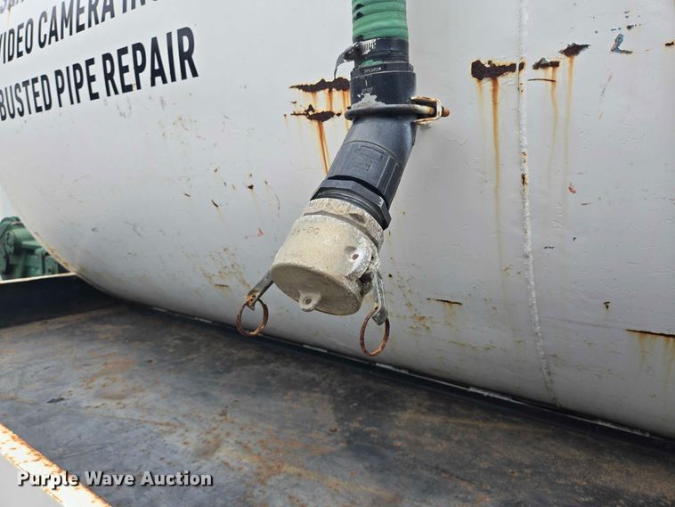 image for item EQ4065 1997 International 4700 vacuum truck