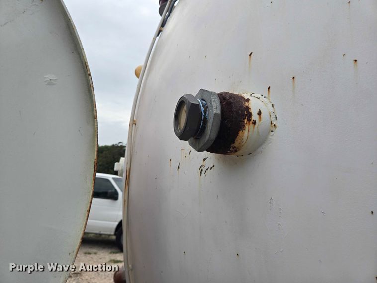 image for item EQ4065 1997 International 4700 vacuum truck