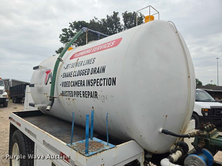 image for item EQ4065 1997 International 4700 vacuum truck