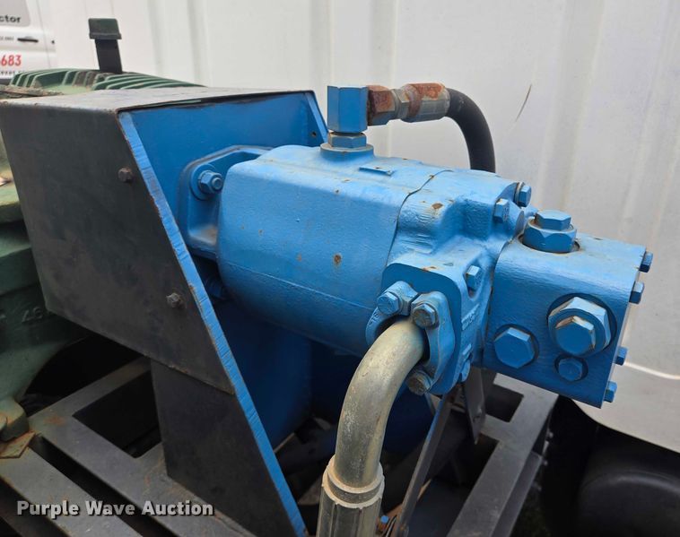 image for item EQ4065 1997 International 4700 vacuum truck