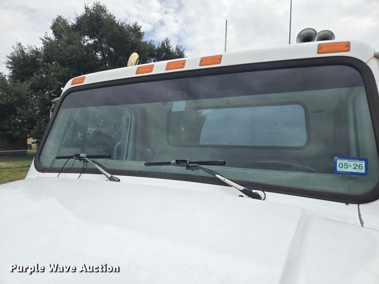 image for item EQ4065 1997 International 4700 vacuum truck