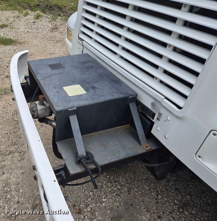 image for item EQ4065 1997 International 4700 vacuum truck