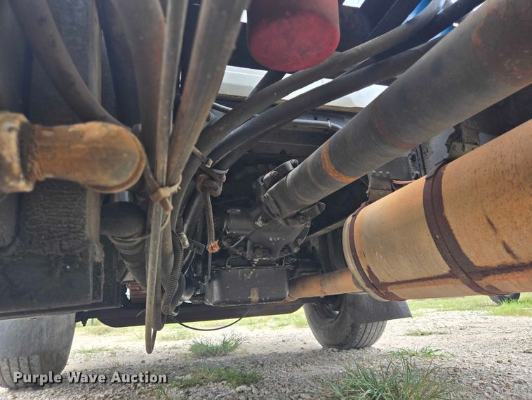 image for item EQ4065 1997 International 4700 vacuum truck