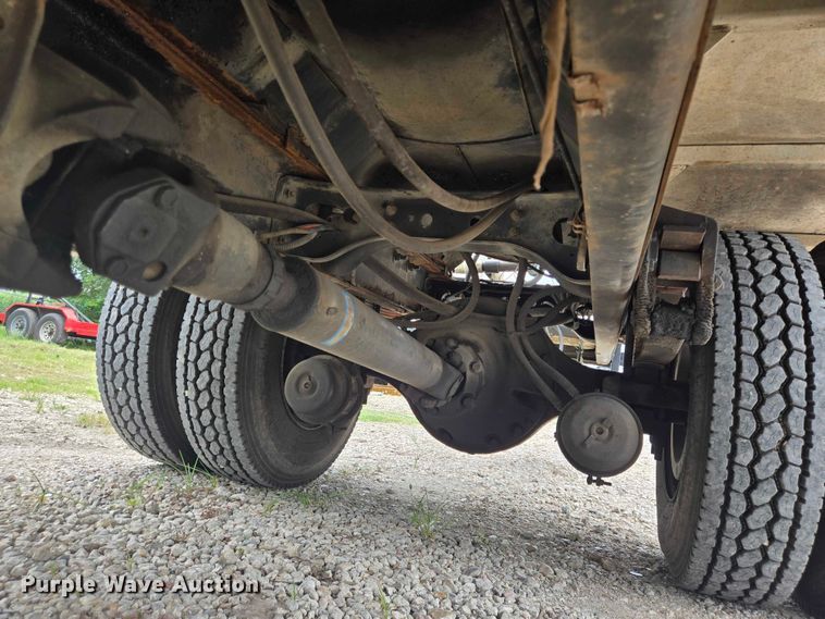 image for item EQ4065 1997 International 4700 vacuum truck