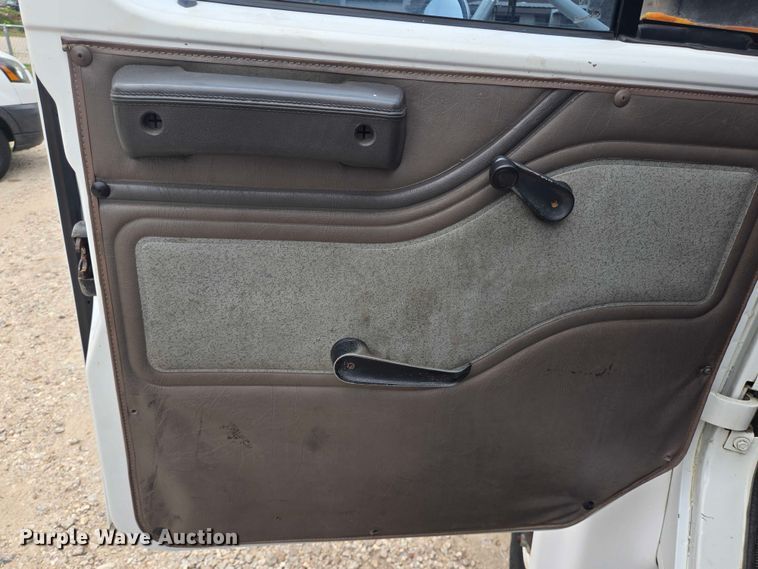 image for item EQ4065 1997 International 4700 vacuum truck