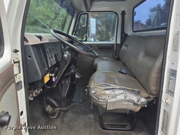 image for item EQ4065 1997 International 4700 vacuum truck