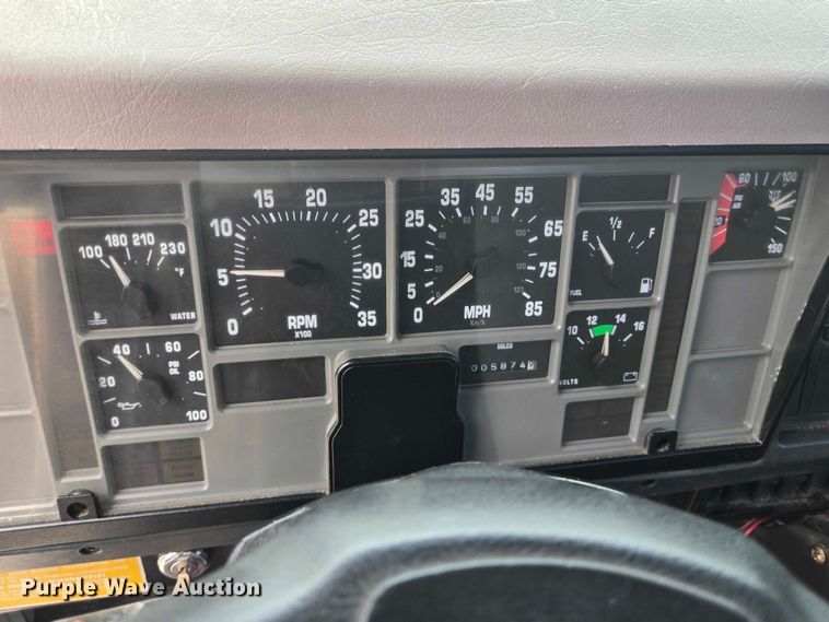 image for item EQ4065 1997 International 4700 vacuum truck