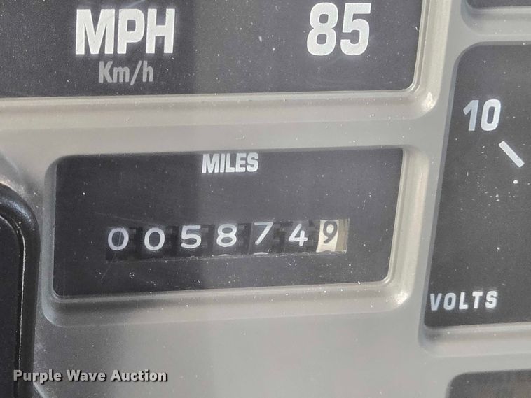 image for item EQ4065 1997 International 4700 vacuum truck