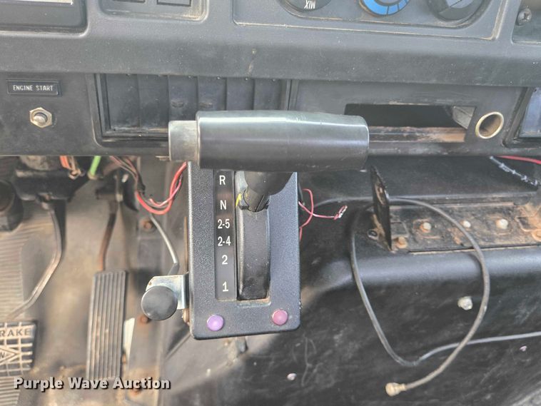 image for item EQ4065 1997 International 4700 vacuum truck