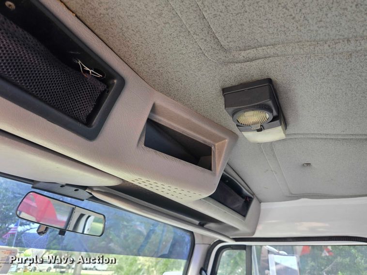 image for item EQ4065 1997 International 4700 vacuum truck