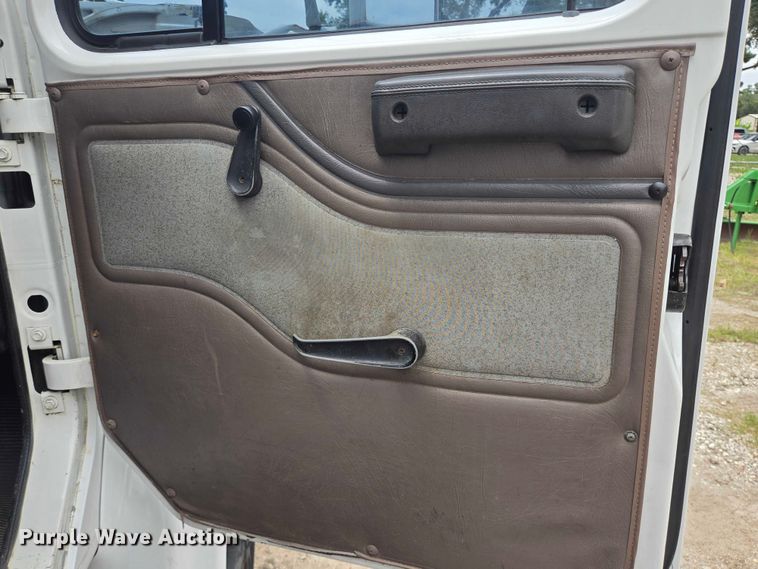 image for item EQ4065 1997 International 4700 vacuum truck