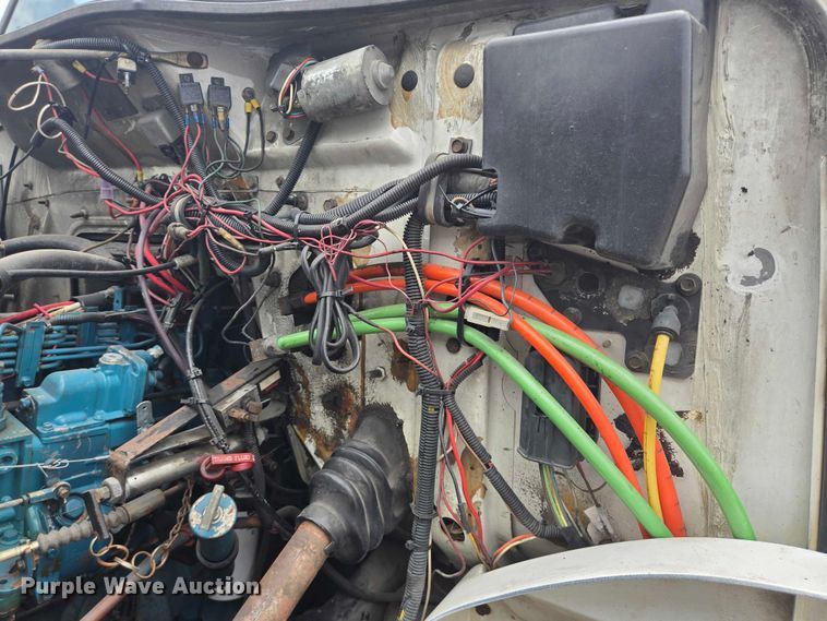 image for item EQ4065 1997 International 4700 vacuum truck