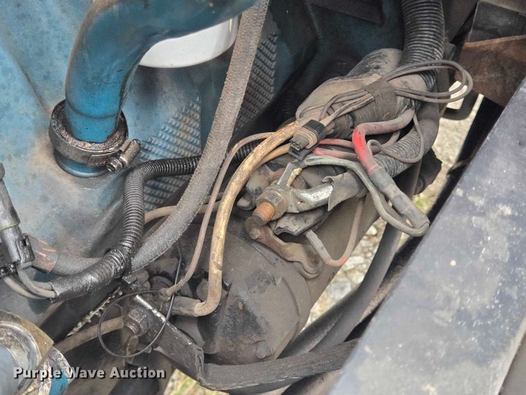 image for item EQ4065 1997 International 4700 vacuum truck