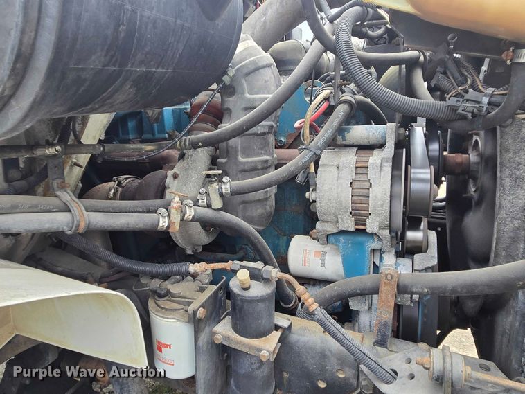 image for item EQ4065 1997 International 4700 vacuum truck