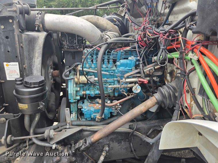 image for item EQ4065 1997 International 4700 vacuum truck