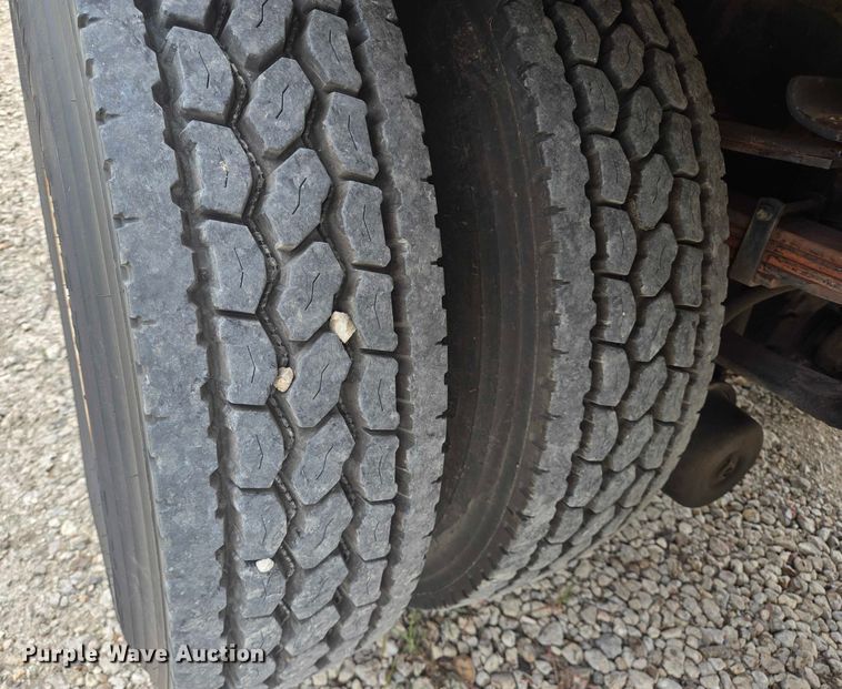 image for item EQ4065 1997 International 4700 vacuum truck