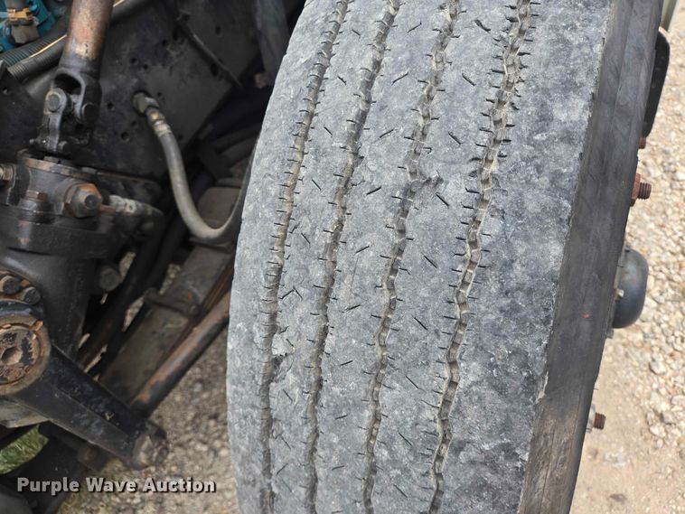 image for item EQ4065 1997 International 4700 vacuum truck