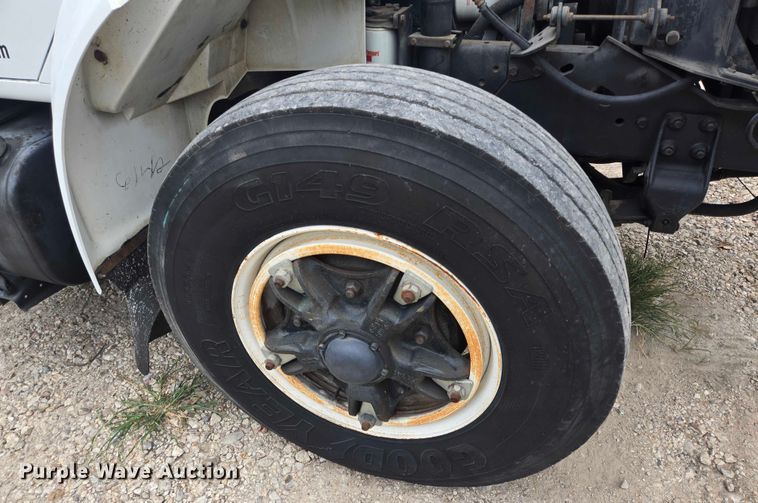 image for item EQ4065 1997 International 4700 vacuum truck