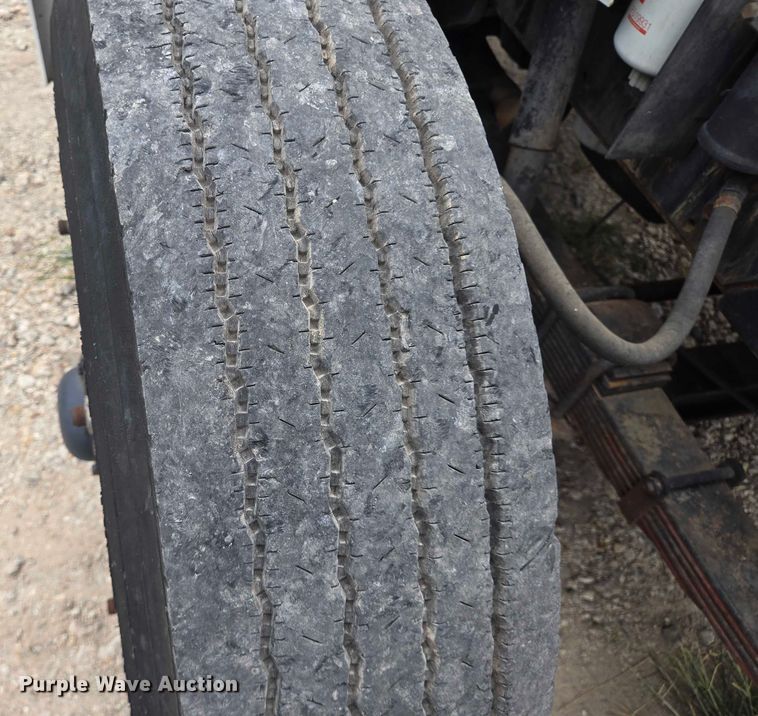 image for item EQ4065 1997 International 4700 vacuum truck