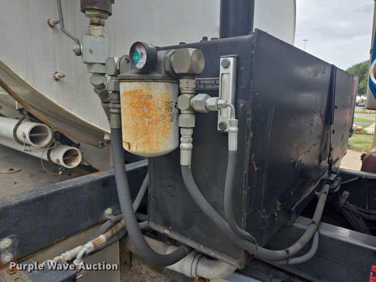 image for item EQ4067 2001 Sterling sewer jetter truck