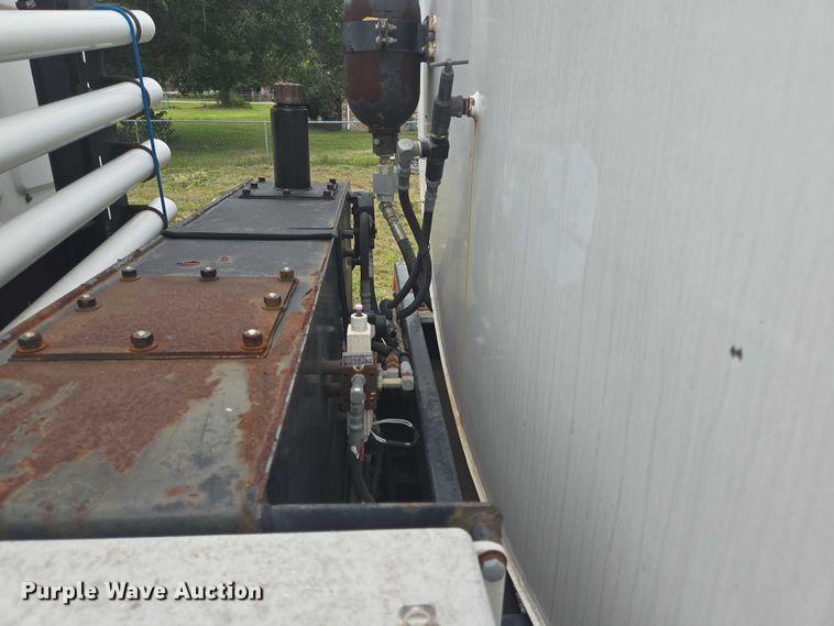 image for item EQ4067 2001 Sterling sewer jetter truck