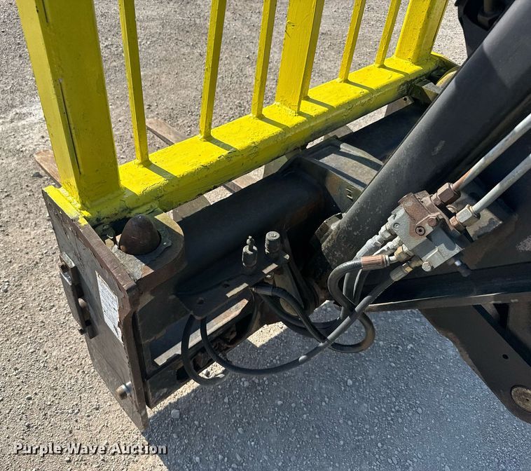 image for item ER2090 2002 John Deere 3400 telehandler