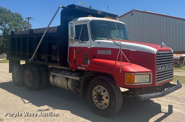 image for item ER2140 1998 Mack CH613 dump truck
