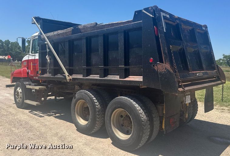 image for item ER2140 1998 Mack CH613 dump truck