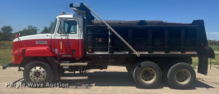 image for item ER2140 1998 Mack CH613 dump truck