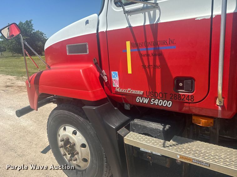 image for item ER2140 1998 Mack CH613 dump truck