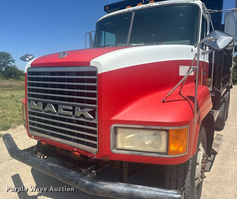 image for item ER2140 1998 Mack CH613 dump truck