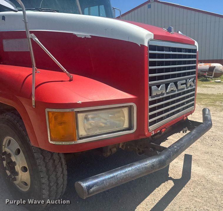 image for item ER2140 1998 Mack CH613 dump truck