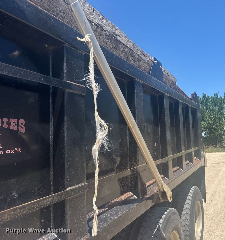 image for item ER2140 1998 Mack CH613 dump truck