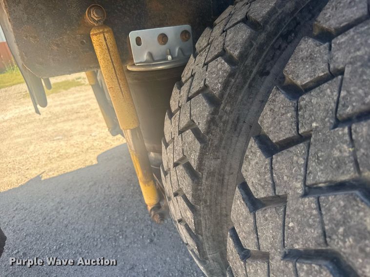 image for item ER2140 1998 Mack CH613 dump truck