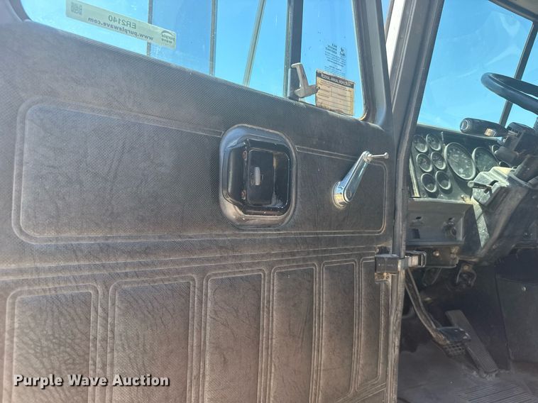 image for item ER2140 1998 Mack CH613 dump truck