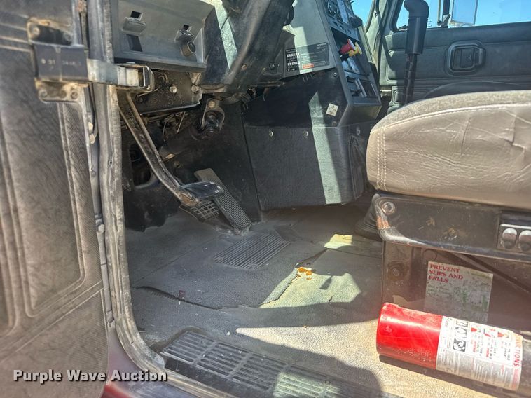 image for item ER2140 1998 Mack CH613 dump truck