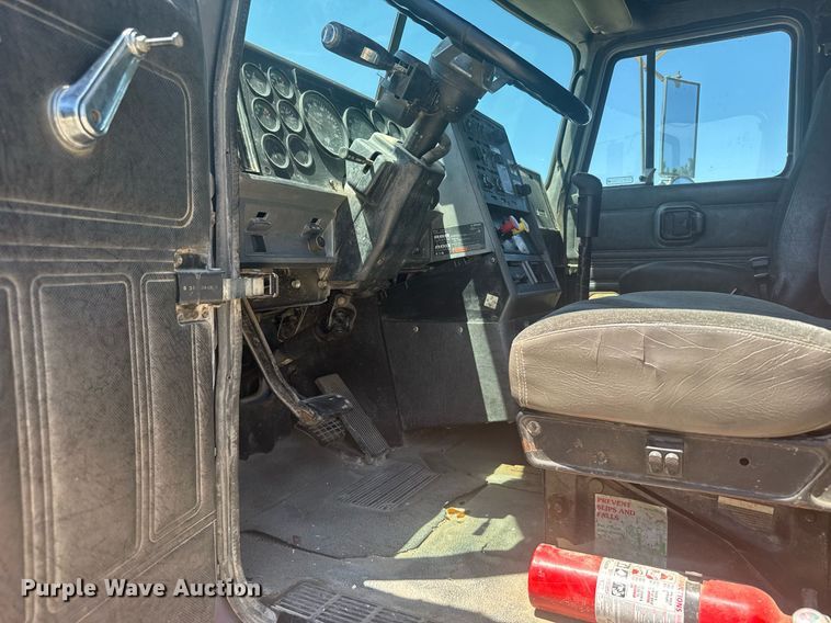 image for item ER2140 1998 Mack CH613 dump truck