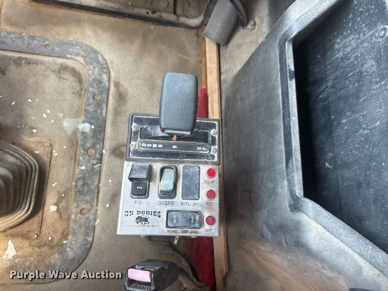 image for item ER2140 1998 Mack CH613 dump truck