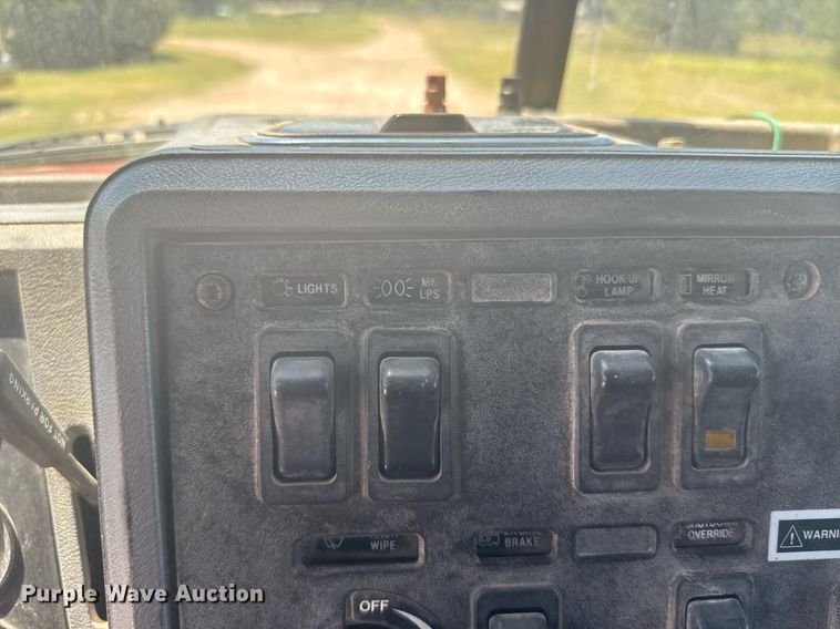 image for item ER2140 1998 Mack CH613 dump truck