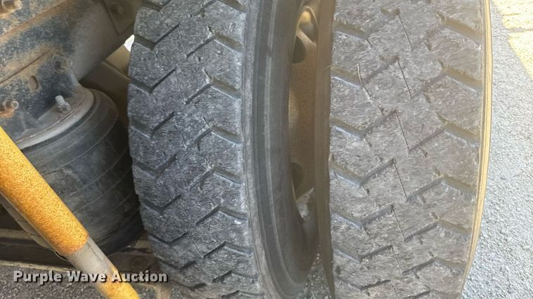 image for item ER2140 1998 Mack CH613 dump truck