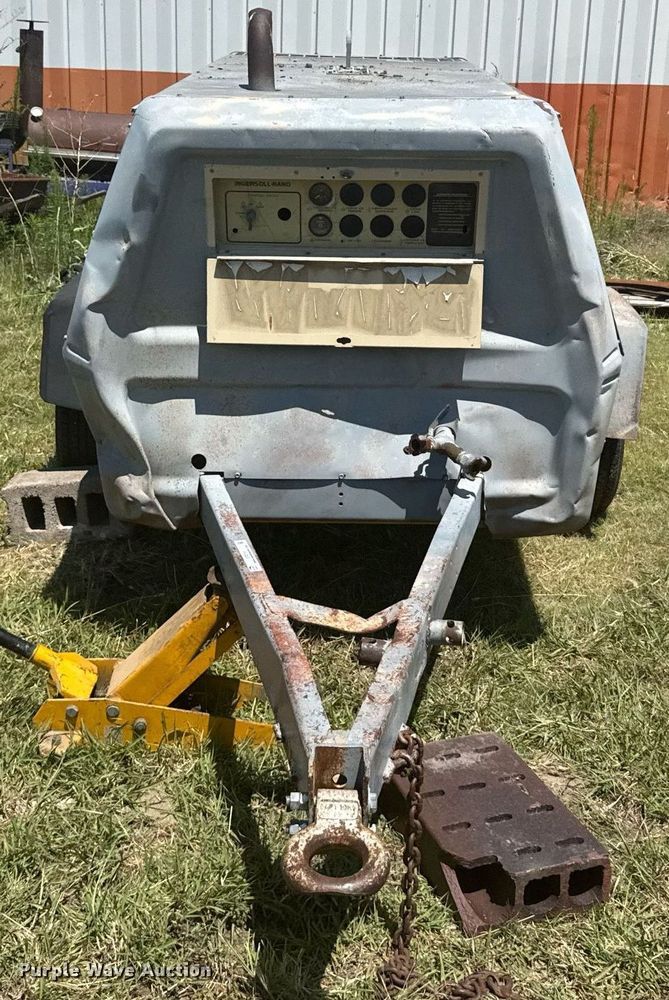 image for item ER2141 1995 Ingersoll-Rand P185WJD air compressor