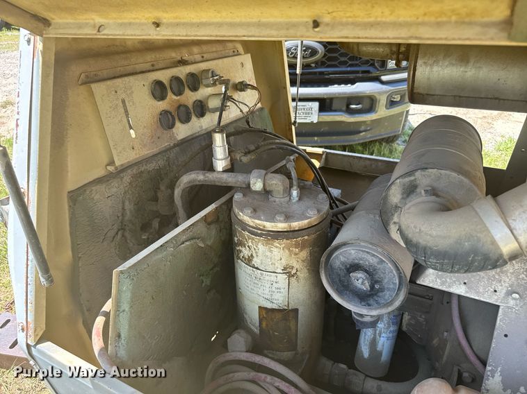 image for item ER2141 1995 Ingersoll-Rand P185WJD air compressor