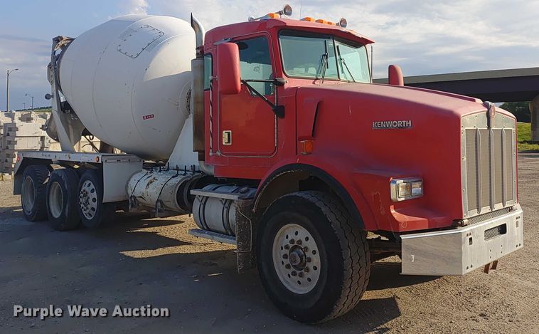 image for item ER2152 2001 Kenworth T800 ready mix truck