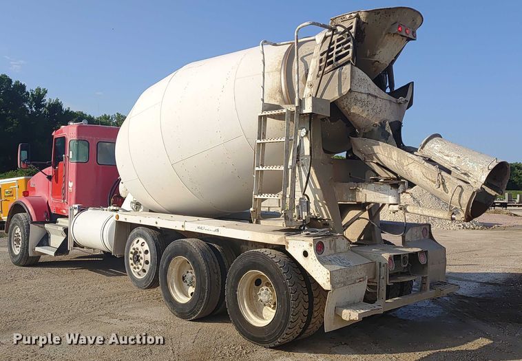 image for item ER2152 2001 Kenworth T800 ready mix truck