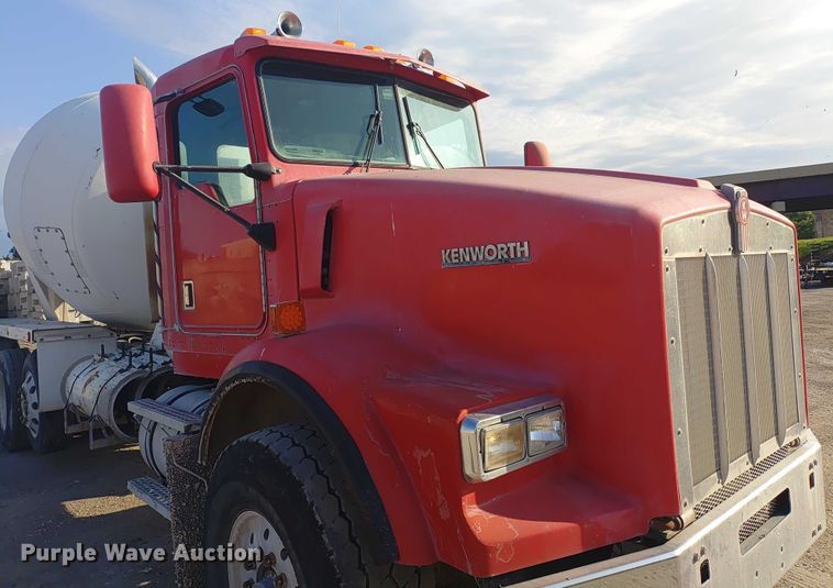 image for item ER2152 2001 Kenworth T800 ready mix truck