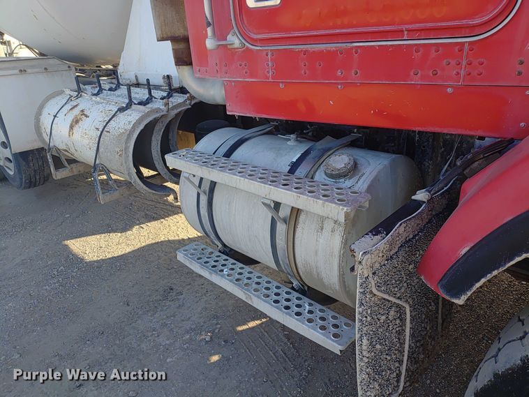 image for item ER2152 2001 Kenworth T800 ready mix truck