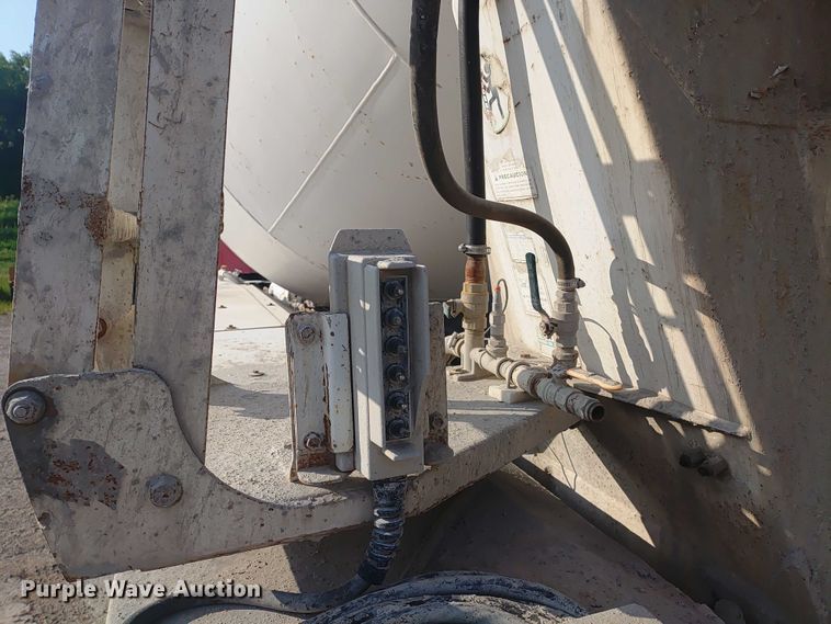 image for item ER2152 2001 Kenworth T800 ready mix truck